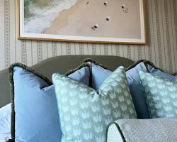 Image de bedroom with a repeating pattern on the headboard and pillows