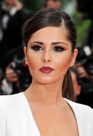Resultado de imagen para mujer de pelo negro maquillaje con bronzer