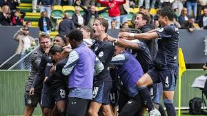 Feyenoord neemt voorschot op Champions League-deelname met late zege in Sittard
