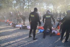 Policiais são mortos, presos fazem motim e aulas são canceladas em dia de violência na Guatemala
