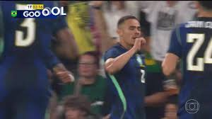 Aos 2 min do 1º tempo - gol de dentro da área de Vanderson do Brasil contra a Austrália