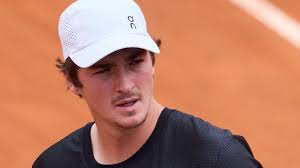 João Fonseca descobre adversário da estreia em Roland Garros e diz por que é 'especial' jogar torneio que Guga foi tricampeão