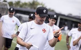 Diniz analisa reforços do Vasco e espera ano 'de muita alegria'