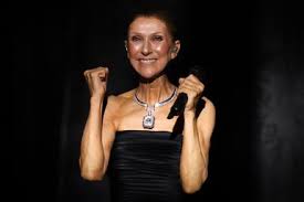 Lors de son 11e concert, double couac pour Céline Dion (qui en garde le sourire) — Le HuffPost