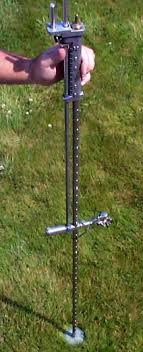 英和画像辞典：(to measure the depth of water by wading)の関連画像一覧！ – おもしろい英文法