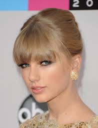 Taylor Swift&#39;s French Twist and Flawless Glow - The Best Beauty Looks of 2012 - StyleBistro - 40th%2BAmerican%2BMusic%2BAwards%2BArrivals%2BUQKBxJGTo5Jl