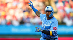 Salvador Pérez: ¡Doble Jonrón y Hitos Históricos en la MLB! - Imagen principal del artículo