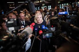 « Costard en Kevlar » : 39 sociétés de journalistes réagissent aux graves propos de Marine Le Pen — Le Monde.fr