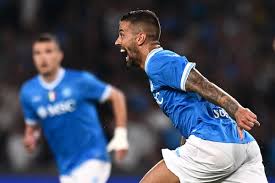 Il Napoli soffre ma vince grazie alla classe operaia (anche se Spina è operaio specializzato) 3-2 al Pisa. Da solo in testa a punteggio pieno. La stanchezza si è fatta sentire. Si vince anche così, ora lo sa anche Guardiola. Lucca in gol, Hojlund sotto tono. Di Ma