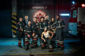 Elenco de 'Emergência 53' celebra estreia da série em festa em São Paulo