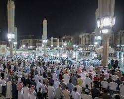 Gambar Jamaah Umroh sedang melaksanakan ibadah di Masjidil Haram