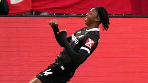 Manzambi trifft und verliert, Dortmund gibt Sieg aus der Hand