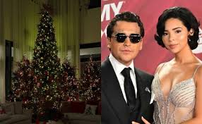 “Cada arbolito es una ex”: Redes se burlan de la decoración navideña de Nodal y Ángela Aguilar