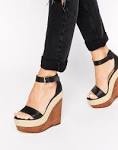 Tenue avec chaussure talons compenss -