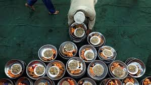 Ucapan Selamat Berbuka Puasa: Contoh, Tren Pencarian, dan Etika Mengirim di Era Digital