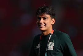 ¿Quién es Gilberto Mora? Edad, equipo, récords y por qué Europa lo quiere