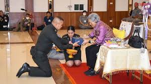 กรมสมเด็จพระเทพฯ พระราชทานพระแก่ทหารชายแดนภาค 2 เสริมขวัญกำลังใจ - Imagen ilustrativa del artículo