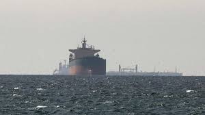 Los hutíes advierten a las navieras de ataques en los puertos sauditas