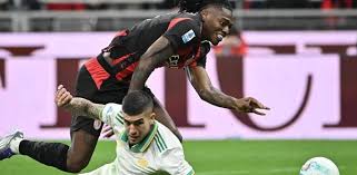 ¡Milan vs. Roma! Dybala falla penal, Leao perdona: El partido al rojo vivo