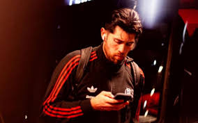 Torcedores do Flamengo questionam possível renovação de Rossi
