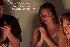 Com Pedro Novaes, Leticia Spiller faz festa nos 15 anos da caçula: 'Amamos infinito'
