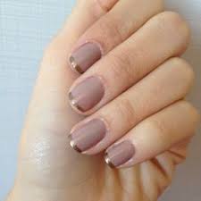 Resultado de imagem para esmalte nude e ouro nude