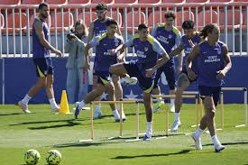 Sorloth y Llorente, con el grupo; Barrios y Mendoza, bajas