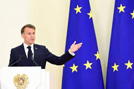 France Moves Aircraft Carrier Group Toward Strait of Hormuz for Possible Defensive Mission