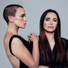 Glamour - News update