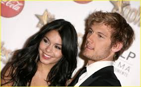 upload image - Alex-Vanessa-kyle-and-lindy-lovers-10967207-720-449