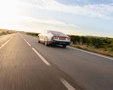 Lightyear 0 solar car driving photo, generata con l'AI