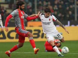 Com gols nos acréscimos, Milan vence Cremonese e mantém vivo sonho de título