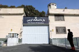 تحصن زندانیان بند هفت زندان اوین در حمایت از معترضان
