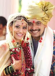 The Bride Swapnali Bhosale And Groom Vishwajeet Kadam Posed For Camera During Their Marriage - bride-swapnali-bhosale-and-groom-vishwajeet-kadam-posed-camera-during-their-marriage