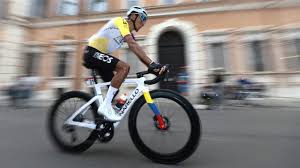 Egan Bernal saca la cara por Colombia y es top 5 en la Lieja-Bastoña-Lieja 2026