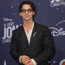 Jonas Brothers Dey Come Back to Camp Rock: Fans Go Crazy!