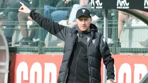 Ian Cathro alivia pressão: «Não estou obcecado com os últimos jogos três jogos»