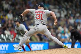 Former Red Sox reliever finds new home with first place NL Central team