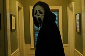 Pré-estreia de Pânico 7 no Cinesystem do LOOF dá chope para fantasiados de Ghostface