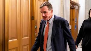 Warner bucks Dems’ calls to freeze ICE funding, cautions against another government shutdown