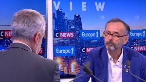 «Les islamistes et les voyous font la loi dans les quartiers», estime Robert Ménard