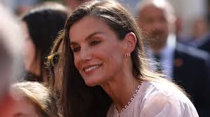 La reina Letizia, tras visitar Ceuta, cambia de look en Melilla con una blusa romántica de hace 10 años: de manga corta y original cuello