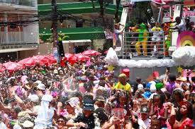 Despedida de Carla Perez e polêmica na ordem dos trios marcam 4º dia de carnaval em Salvador