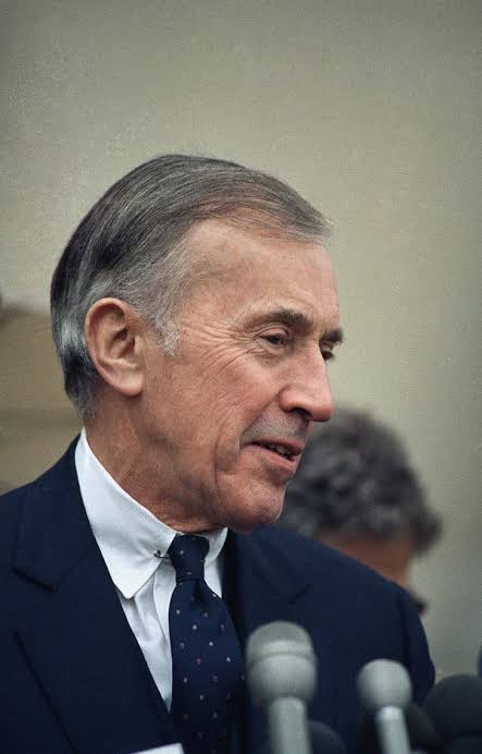 Lawrence E. Walsh, Prosecutor in Iran-Contra Scandal, Dies at 102 - The New  York Times