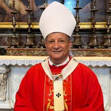 Em Roma, Dom Mário recebe o pálio das mãos do Papa Leão XIV