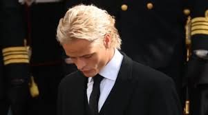 Pese a su arresto domiciliario por violación, Marius Borg reaparece en el funeral de su 'abuelo', el rey Harald