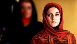 عکس هنری بیتای سریال آوای باران در یک کافه