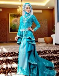 Hasil gambar untuk contoh baju kebaya kombinasi batik