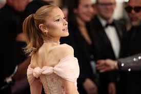 Ariana Grande: Evolución Musical y Vocal de una Estrella Pop - Imagen principal del artículo