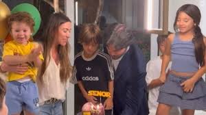 Filho de Rebeca Abravanel e Alexandre Pato 'faz arte' na festa intimista de 7 anos do primo Senor, caçula de Patricia Abravanel e neto de Silvio Santos. Vídeo!